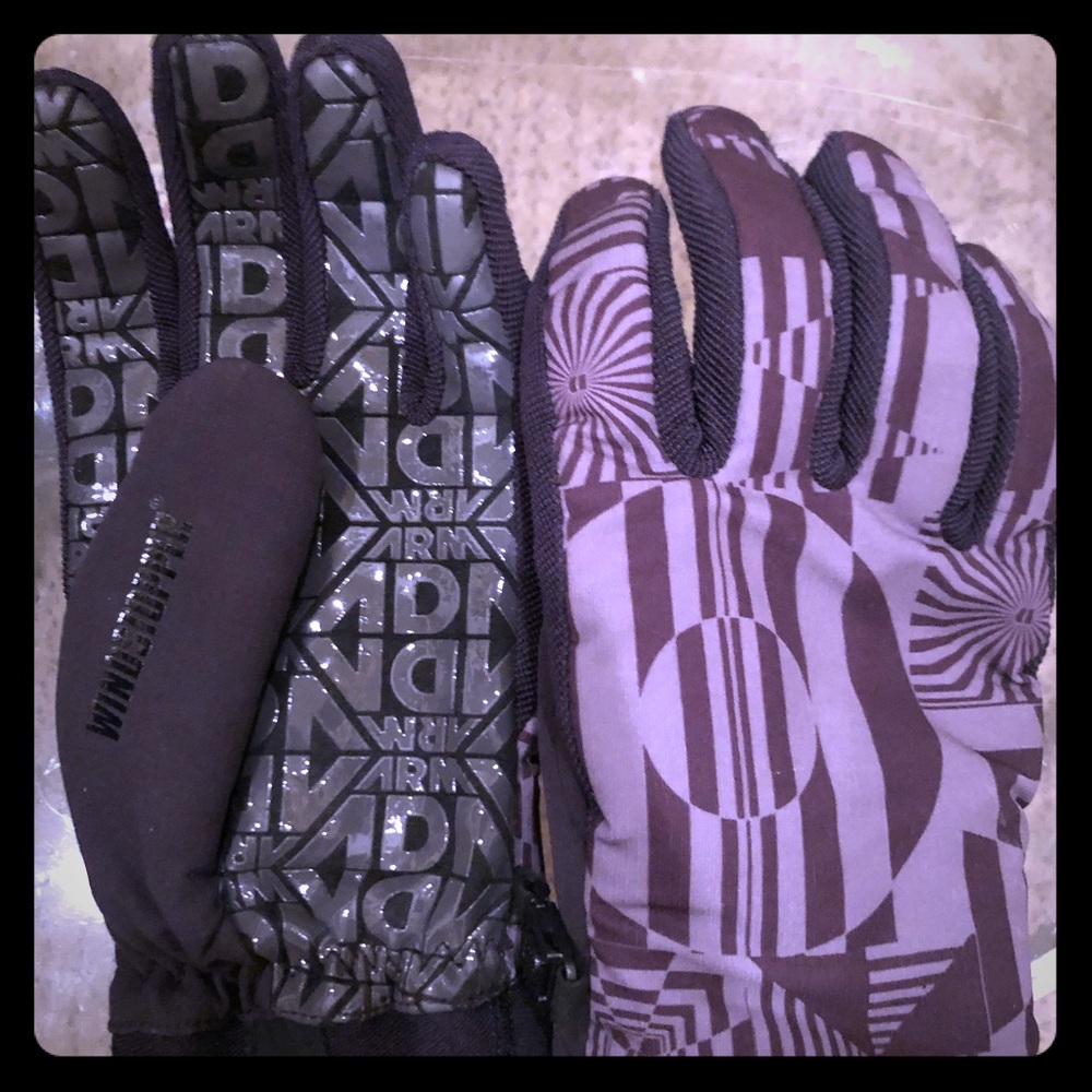 Armada Windstopper snowboarding/skiing gloves